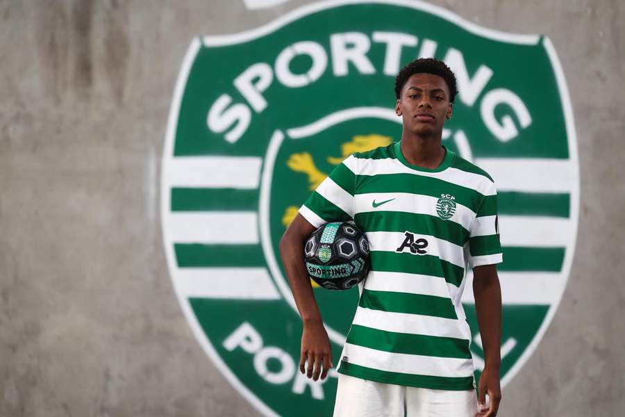 Henrique Tavares, ala de 17 anos do Sporting Henrique Tavares, ala de 17 anos do Sporting