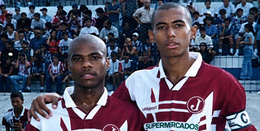 Luisão (dir.) na base do Juventus em 1999