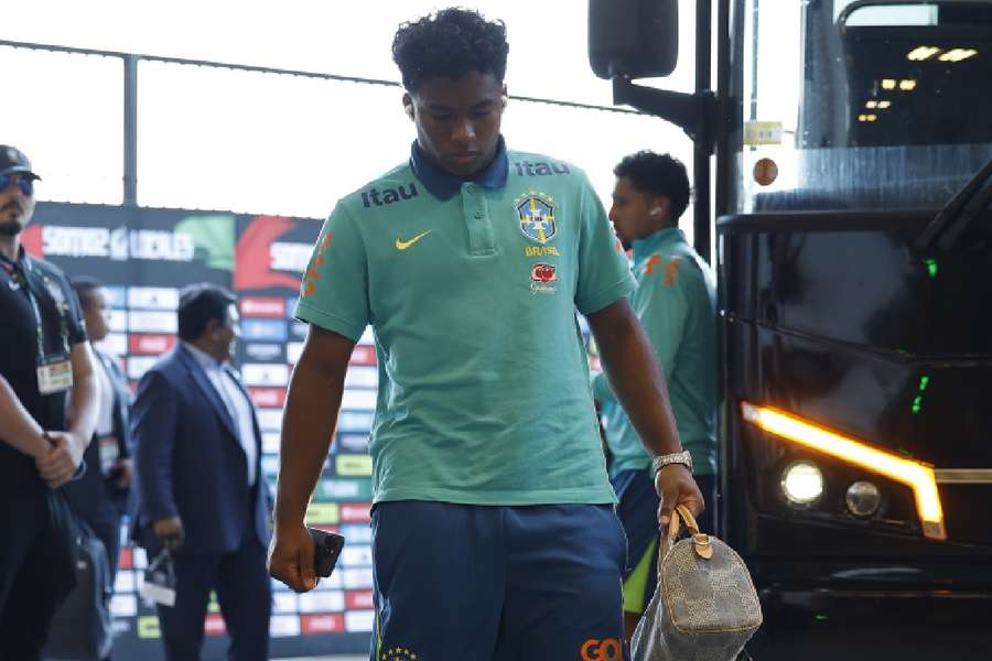 Endrick em chegada ao estádio Kyle Field, no Texas