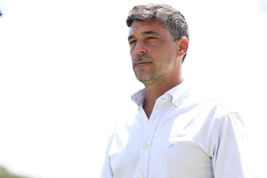 Sérgio Saraiva oficializado como treinador dos juvenis do Sporting Sérgio Saraiva oficializado como treinador dos juvenis do Sporting