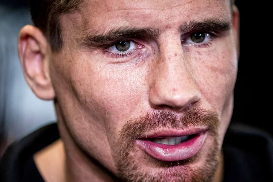 Rico Verhoeven tijdens een persconferentie vorig jaar