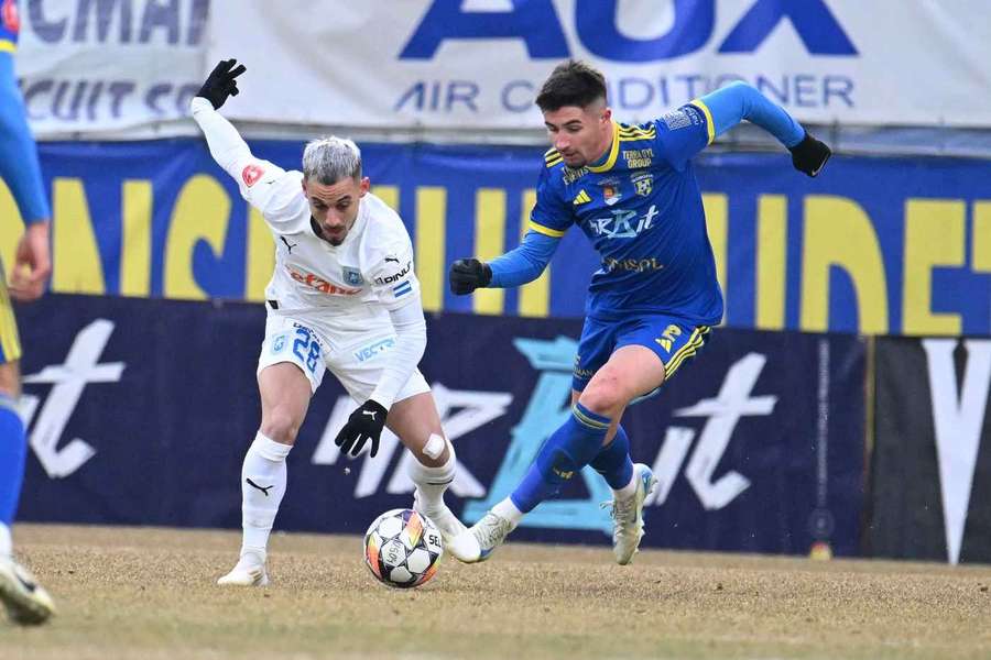 Andrei Dorobanțu în luptă cu Alex Mitriță Andrei Dorobanțu în luptă cu Alex Mitriță