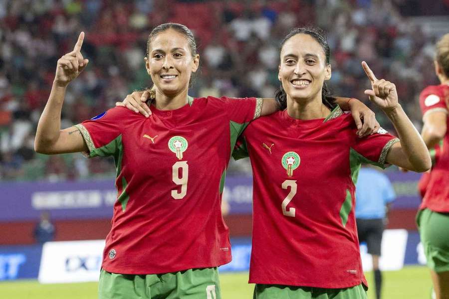 Ibtissam Jraidi (left) and Zineb Redouani of Morocco celebrate