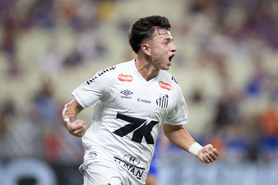 O Santos sofreu, mas venceu o Fortaleza