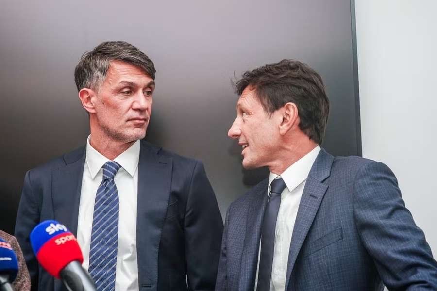 Maldini (vlevo) rezignoval na funkci.