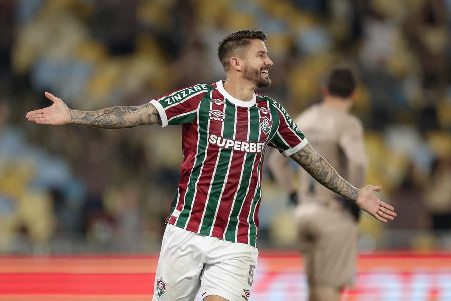 Everaldo definiu a vitória do Fluminense sobre o Grêmio Everaldo definiu a vitória do Fluminense sobre o Grêmio