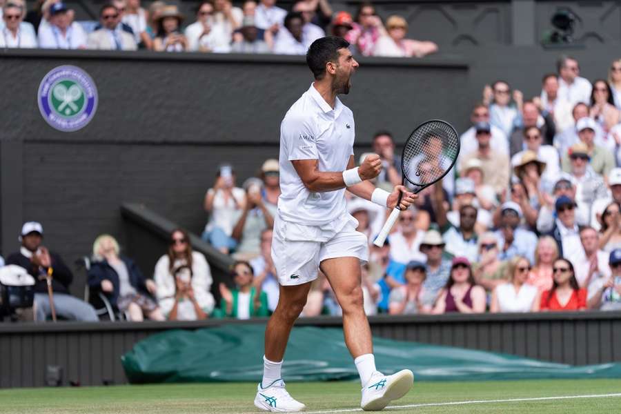 Djokovic wyszedł z opresji w czwartym secie i zagra w swoim szesnastym ćwierćfinale Wimbledonu