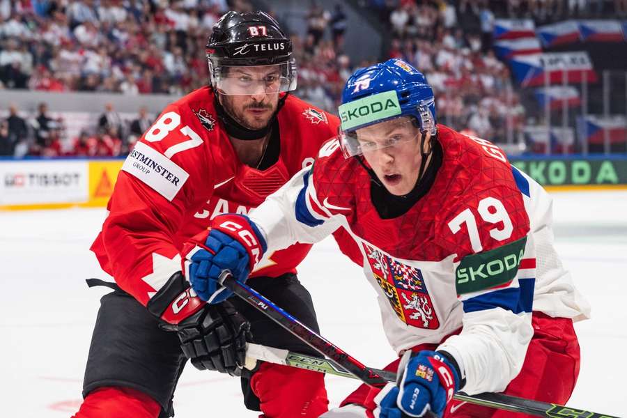 Crosby (vlevo) a Galvas by mohli sdílet jednu kabinu.