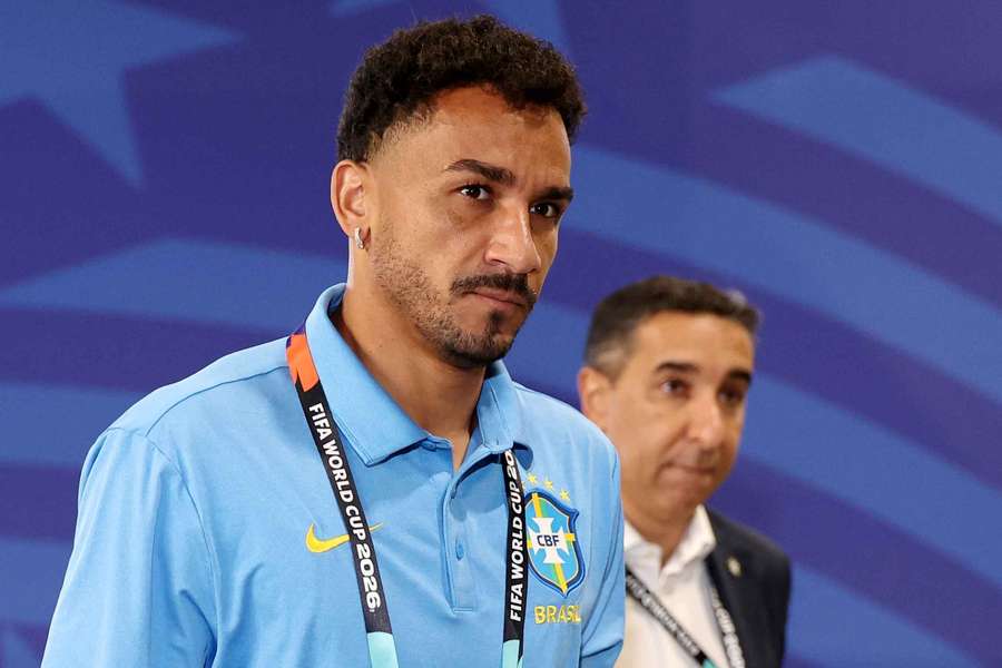 Apenas Danilo voltou ao seu país depois da Copa melancólica da Seleção Apenas Danilo voltou ao seu país depois da Copa melancólica da Seleção