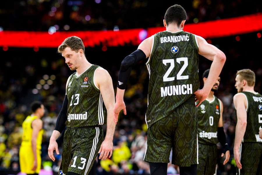 Andreas Obst und Danko Brankovic gegen Fenerbahce Istanbul.