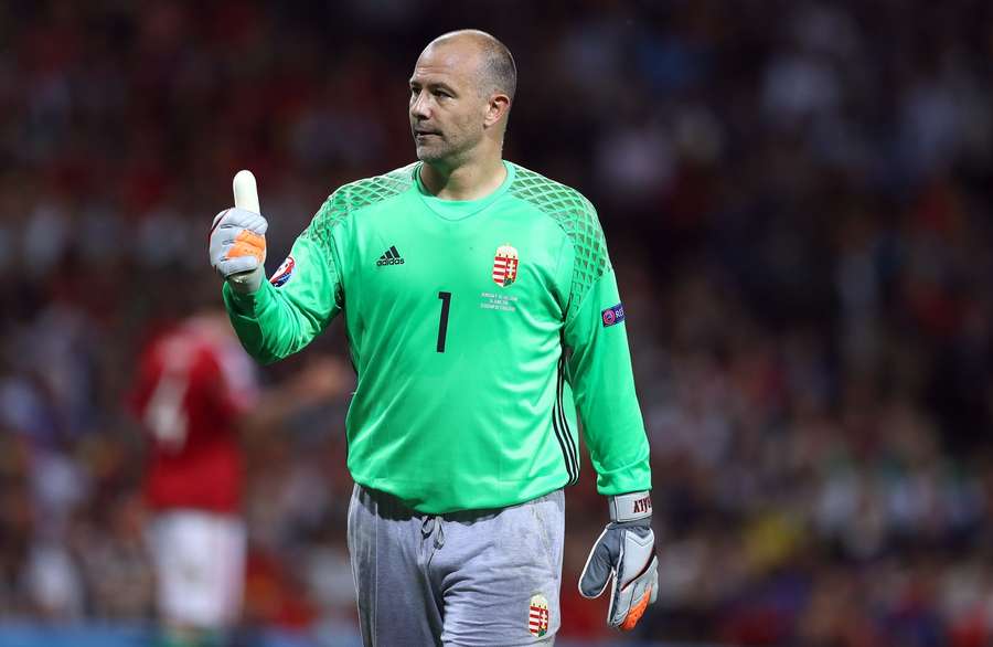 Gábor Király playing at the 2016 Euros.