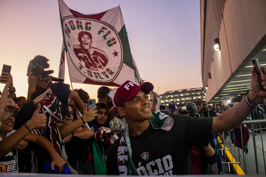 Thiago Silva recebido em festa pelos adeptos do Fluminense