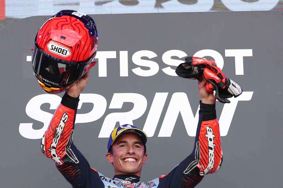 MotoGP: Marc Marquez vince ad Aragon mentre il fratello Alex fa cadere Bagnaia