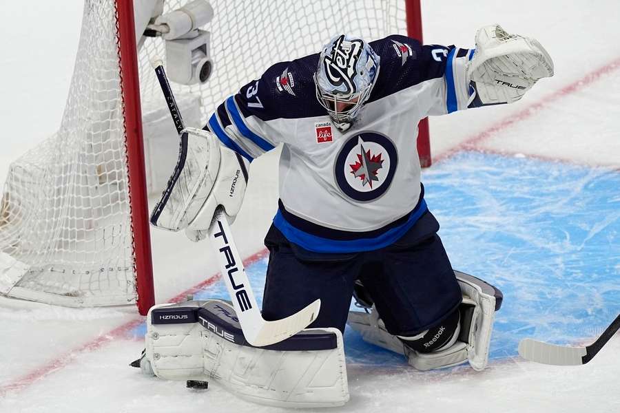 Connor Hellebuyck je finalistou Vezinovy trofeje počtvrté, v roce 2020 ji získal.