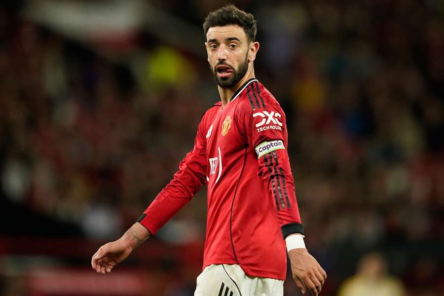 Scholes slams Fernandes after Man Utd defeat to Hull City Scholes slams Fernandes after Man Utd defeat to Hull City