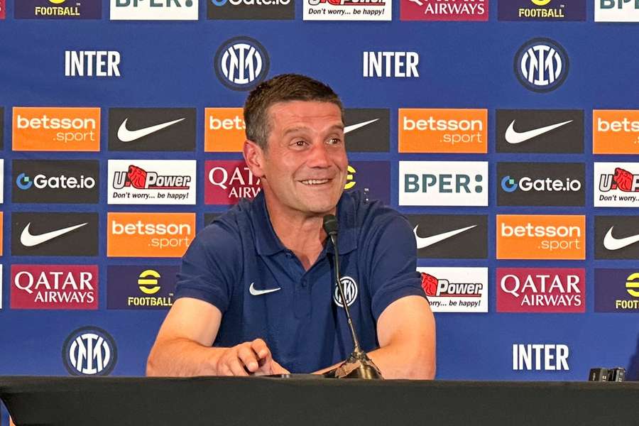 Chivu faz sua estreia no comando da Inter de Milão