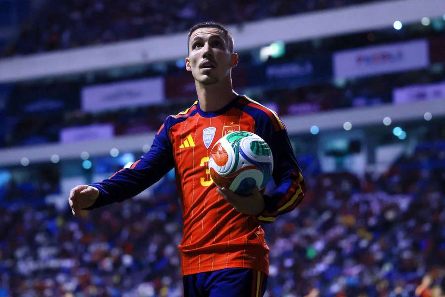 Alejandro Grimaldo is at the World Cup with Spain