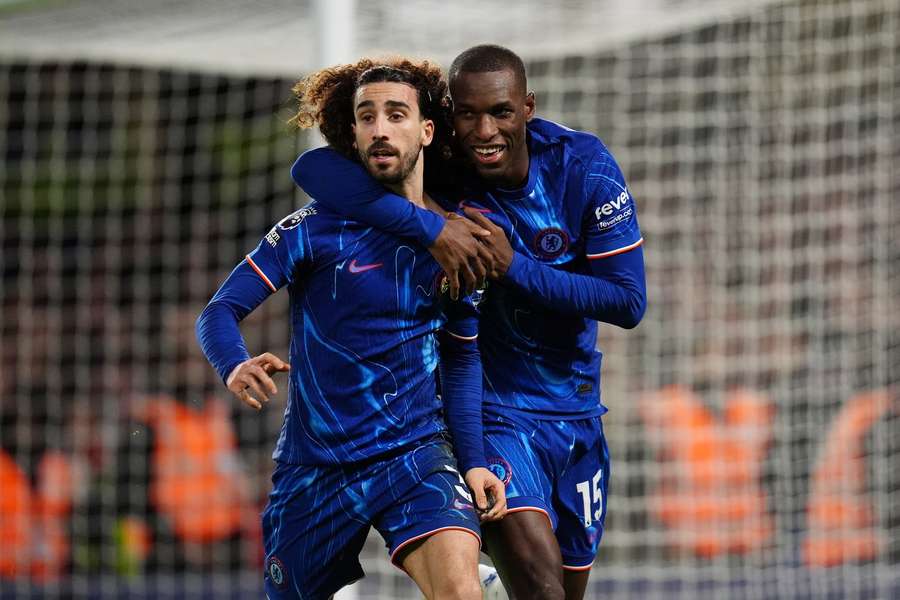 Cucurella e Jackson anotaram os gols da vitória azul