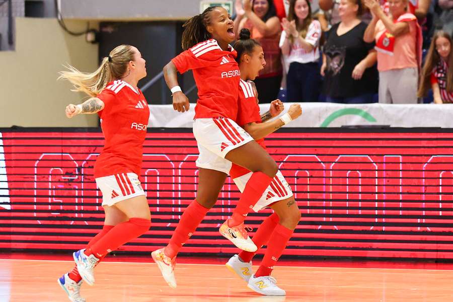 Benfica vence mais uma Supertaça feminina de futsal Benfica vence mais uma Supertaça feminina de futsal