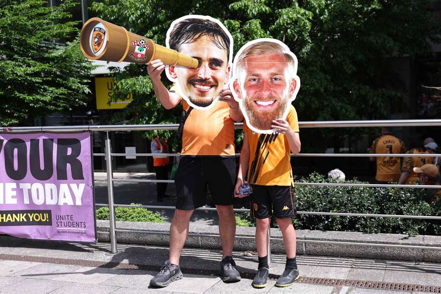 Adeptos do Hull brincam com o caso que marcou a final do play-off Adeptos do Hull brincam com o caso que marcou a final do play-off