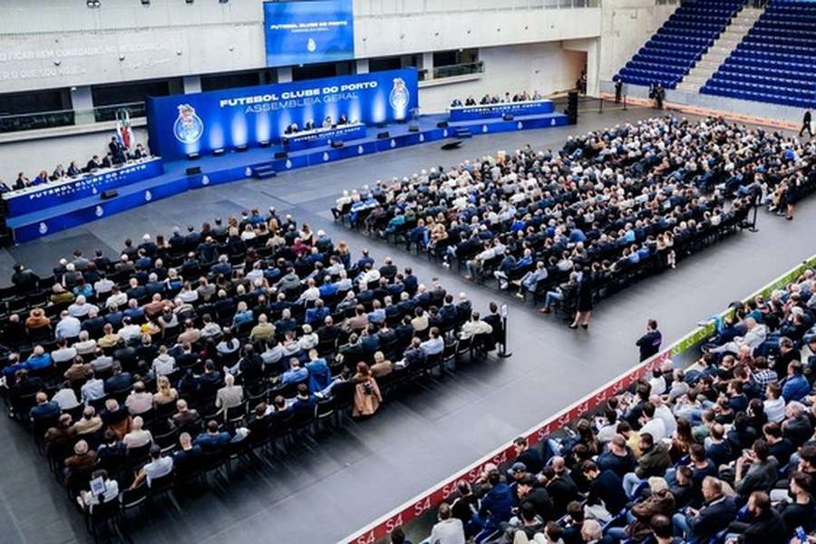 Sócios do FC Porto estiveram reunidos 