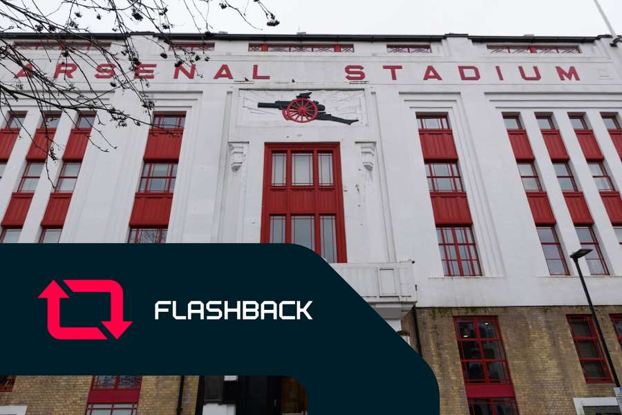 A famosa fachada do antigo Estádio de Highbury - a antiga casa do Arsenal no norte de Londres