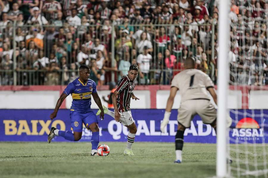 Paulo Baya em sua estreia com a camisola do Fluminense