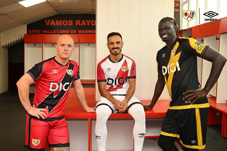 Las tres equipaciones Las tres equipaciones