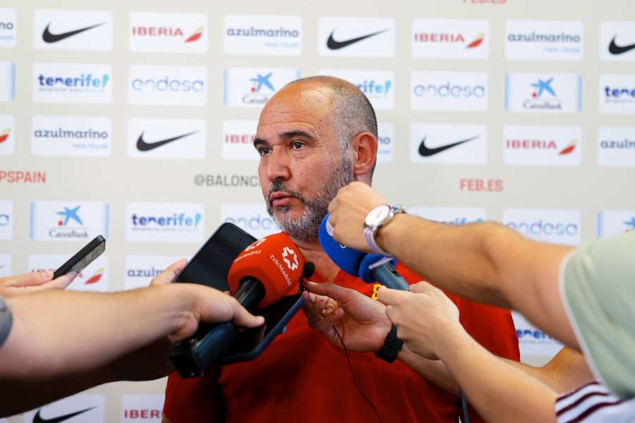 Chus Mateo: "Les he pedido que cada vez sientan más que la selección es suya"