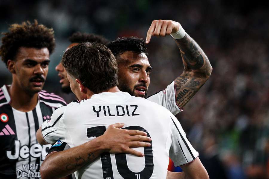 Nico festeggia con Yildiz