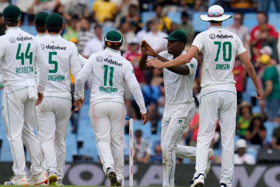 South Africa bowled Pakistan out for 211