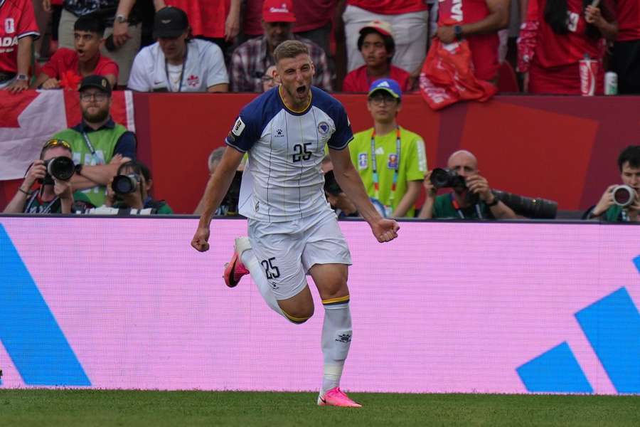 Jovo Lukic înscrie primul său gol pentru naționala Bosniei Jovo Lukic înscrie primul său gol pentru naționala Bosniei