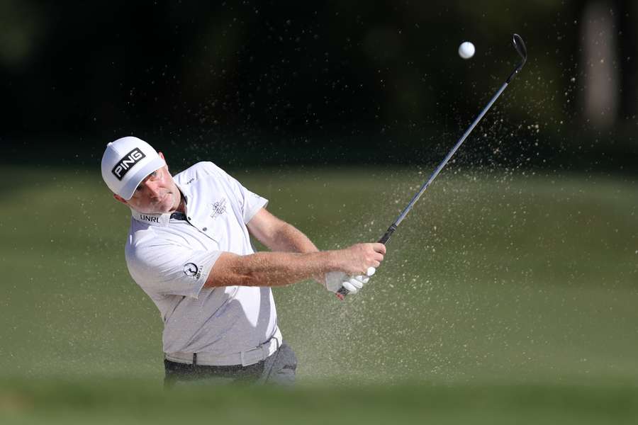 David Skinns joga uma tacada no 15.º buraco durante a primeira ronda do Sanderson Farms Championship 2024