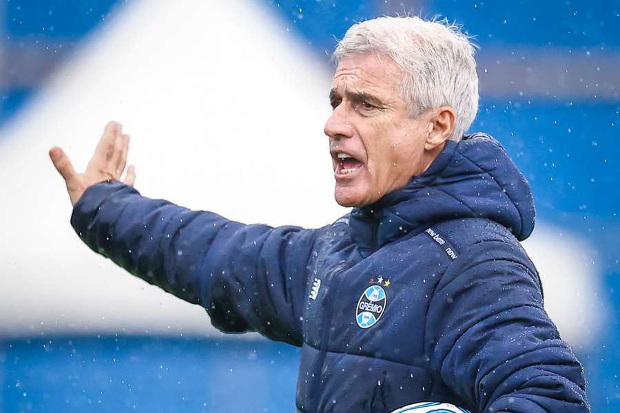 Luís Castro será desfalque do Grêmio no retorno da Sul-Americana Luís Castro será desfalque do Grêmio no retorno da Sul-Americana