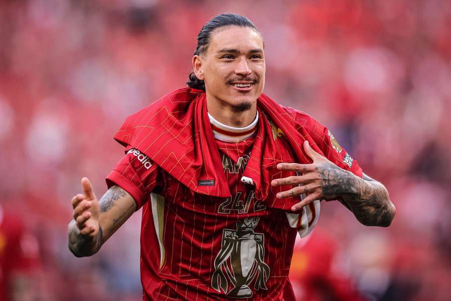 Darwin Núñez não faz parte dos planos do técnico Arne Slot para a próxima temporada