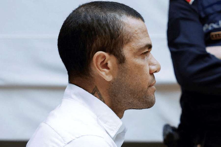 Ministério Público espanhol vai recorrer da condenação a quatro anos e meio de prisão a Dani Alves