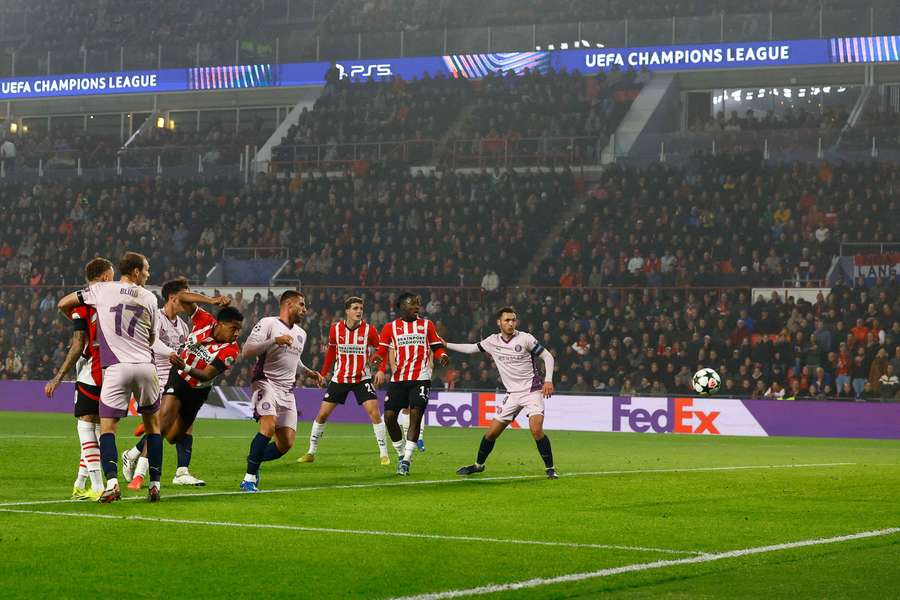 PSV Eindhoven's Ryan Flamingo scoring their first goal 