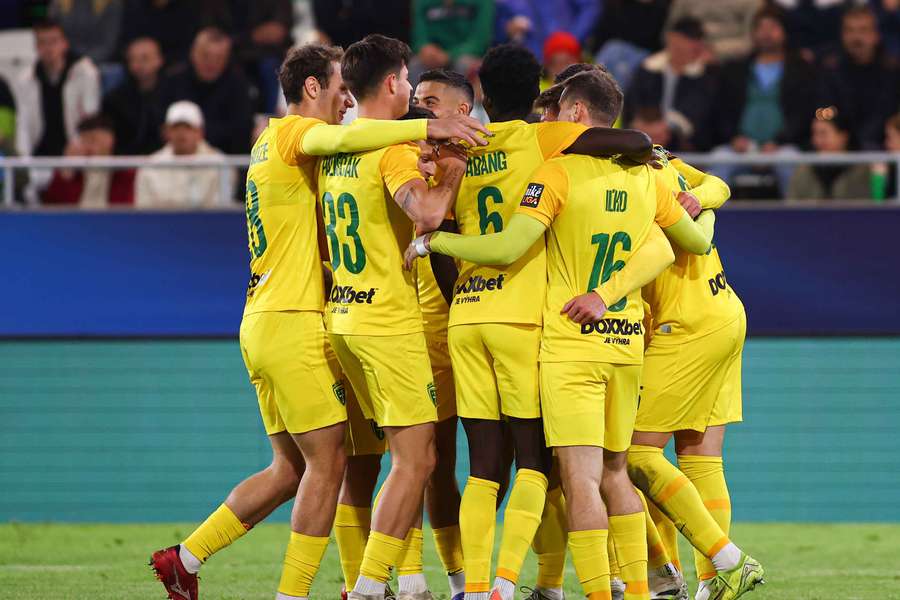 Žilina kraľuje tabuľke Niké ligy. Žilina kraľuje tabuľke Niké ligy.