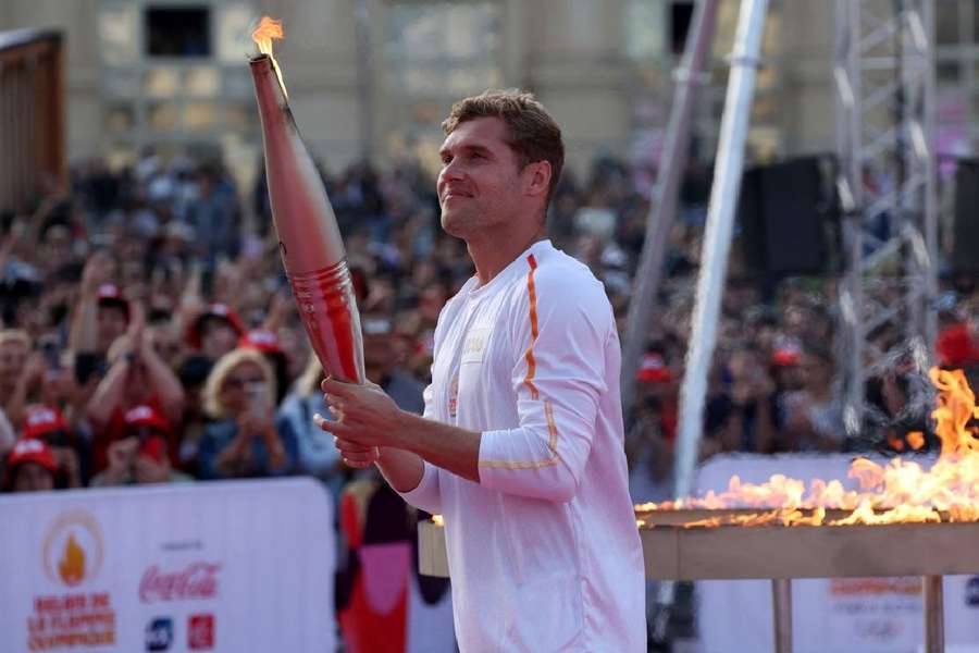 Kevin Mayer a porté la flamme olympique à Montpellier.