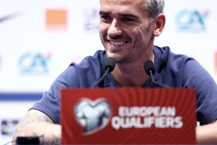 Griezmann na conferência de imprensa antes do jogo com a Irlanda.