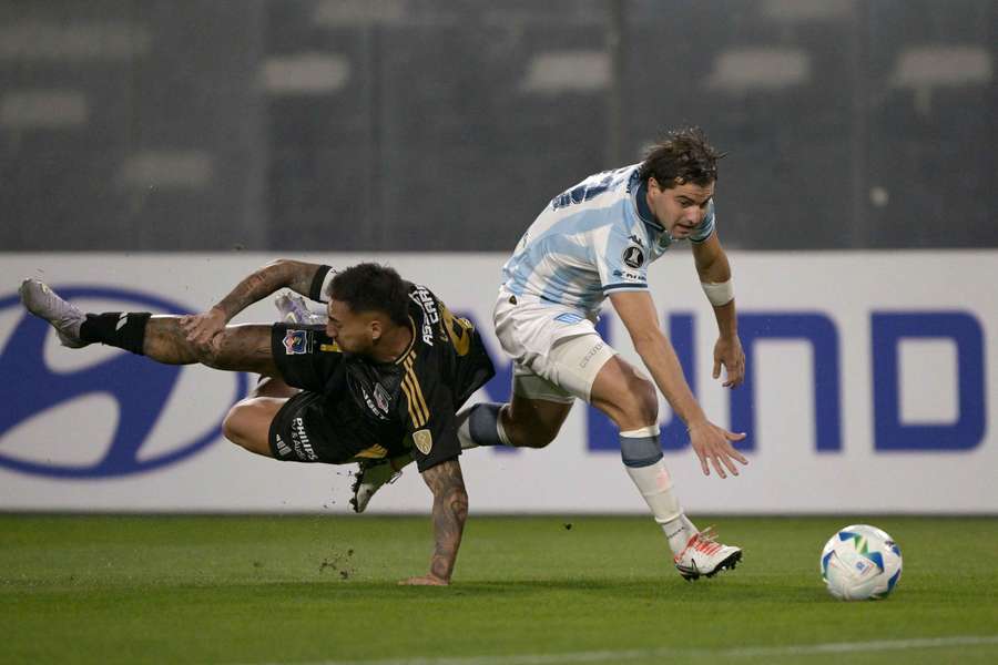 Colo Colo y Racing firman tablas.