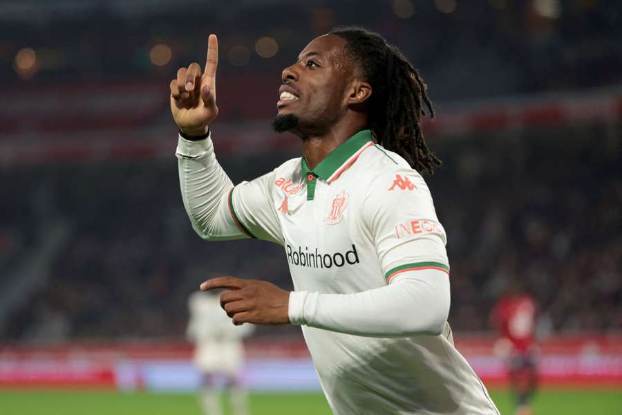 Elye Wahi will continue playing football with Nice.