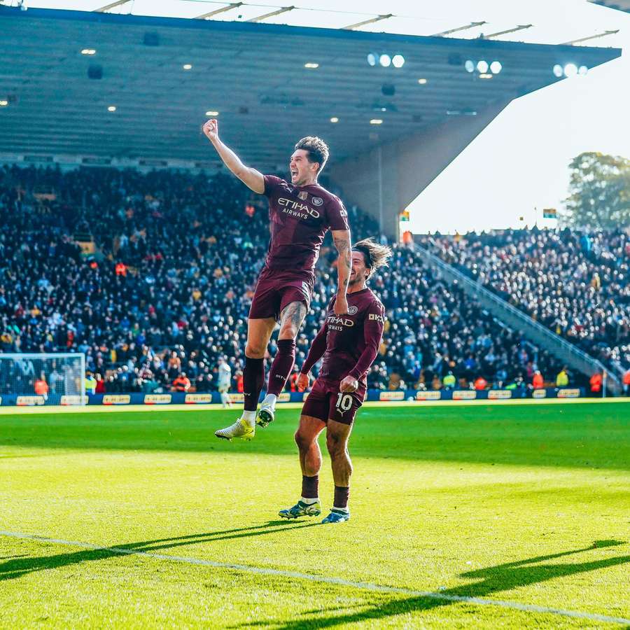 Stones vibra com gol no último minuto de Wolves x City