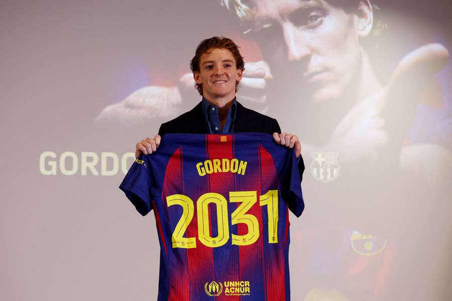 Anthony Gordon at his unveiling