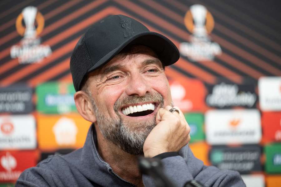 Jürgen Klopp smiler under en nylig pressekonference i UEFA Europa League