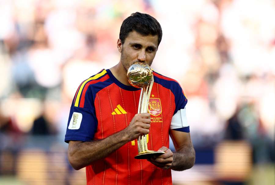 Rodri ganhou a Bola de Ouro da Copa do Mundo 2026 Rodri ganhou a Bola de Ouro da Copa do Mundo 2026