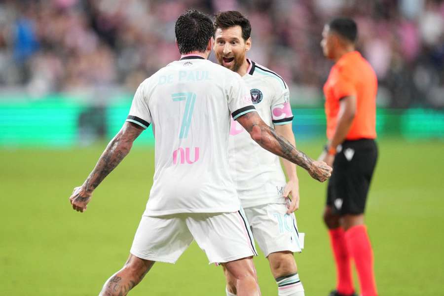 De Paul gratuliert Messi De Paul gratuliert Messi