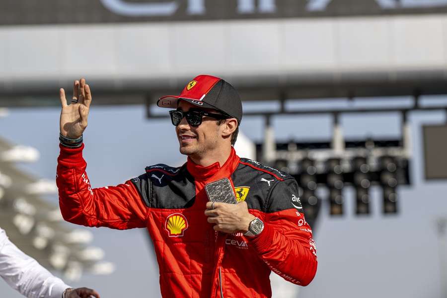 Leclerc continuará vestindo vermelho nos próximos anos