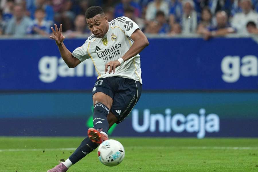 La Fiscalía pide un año de cárcel para un aficionado del Oviedo por insultos racistas a Mbappé