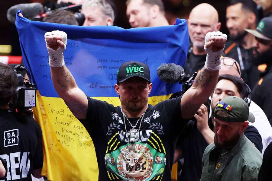 Usyk, après avoir battu Verhoeven. Usyk, après avoir battu Verhoeven.
